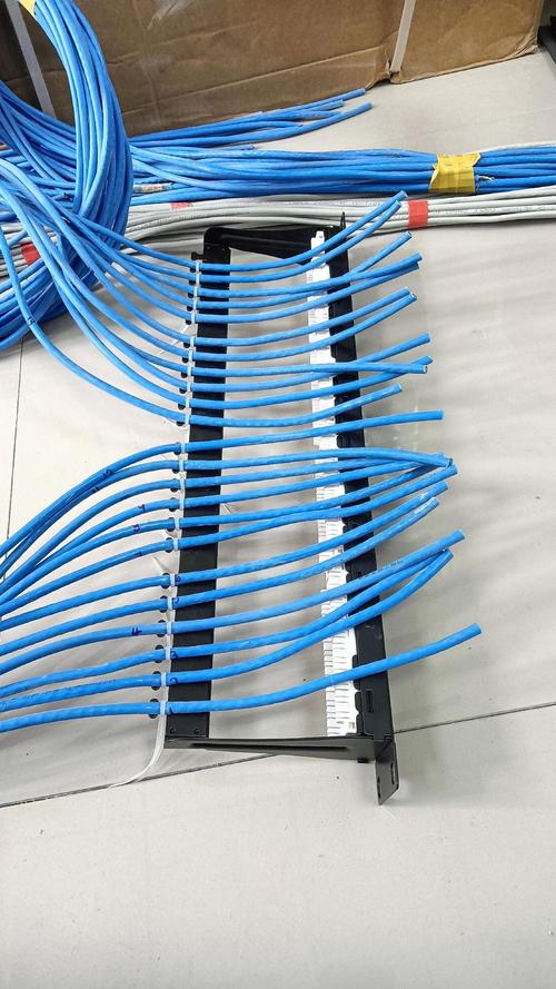 打网络配线架专业的事交给专业的人 施工现场实拍 综合布线 配线架
